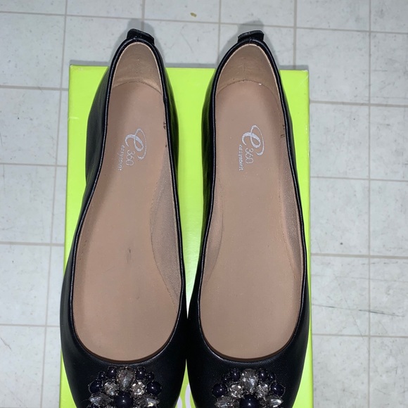 Easy Spirit Black Leather Flats Size 6.5 Medium - Picture 2 of 5